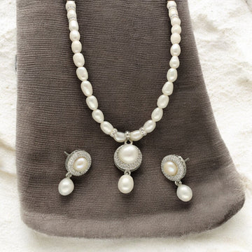 J Pearls Brielle Pearl Set - Distacart