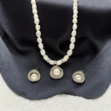J Pearls Zoey Pearl Set - Distacart