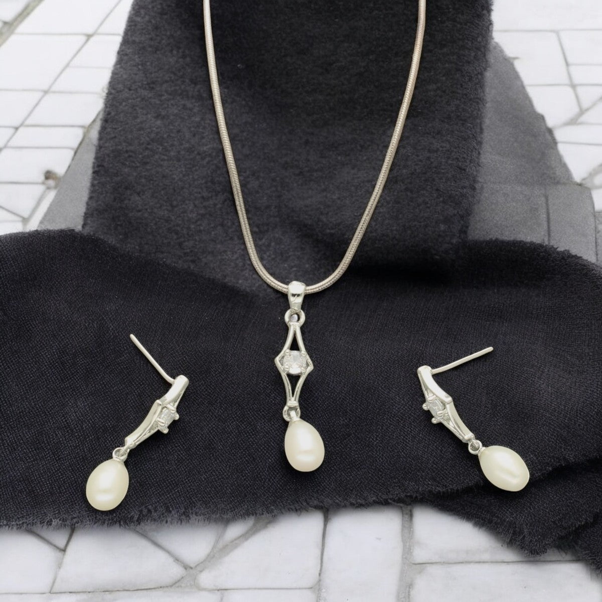 J Pearls Cally Pearl Pendant Set - Distacart