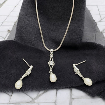 J Pearls Cally Pearl Pendant Set - Distacart