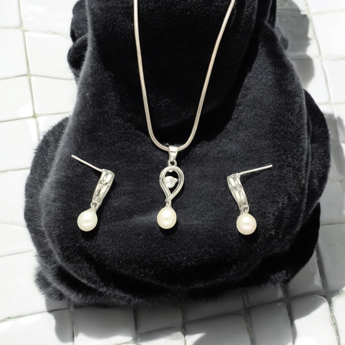 J Pearls Amora Pearl Pendant Set - Distacart