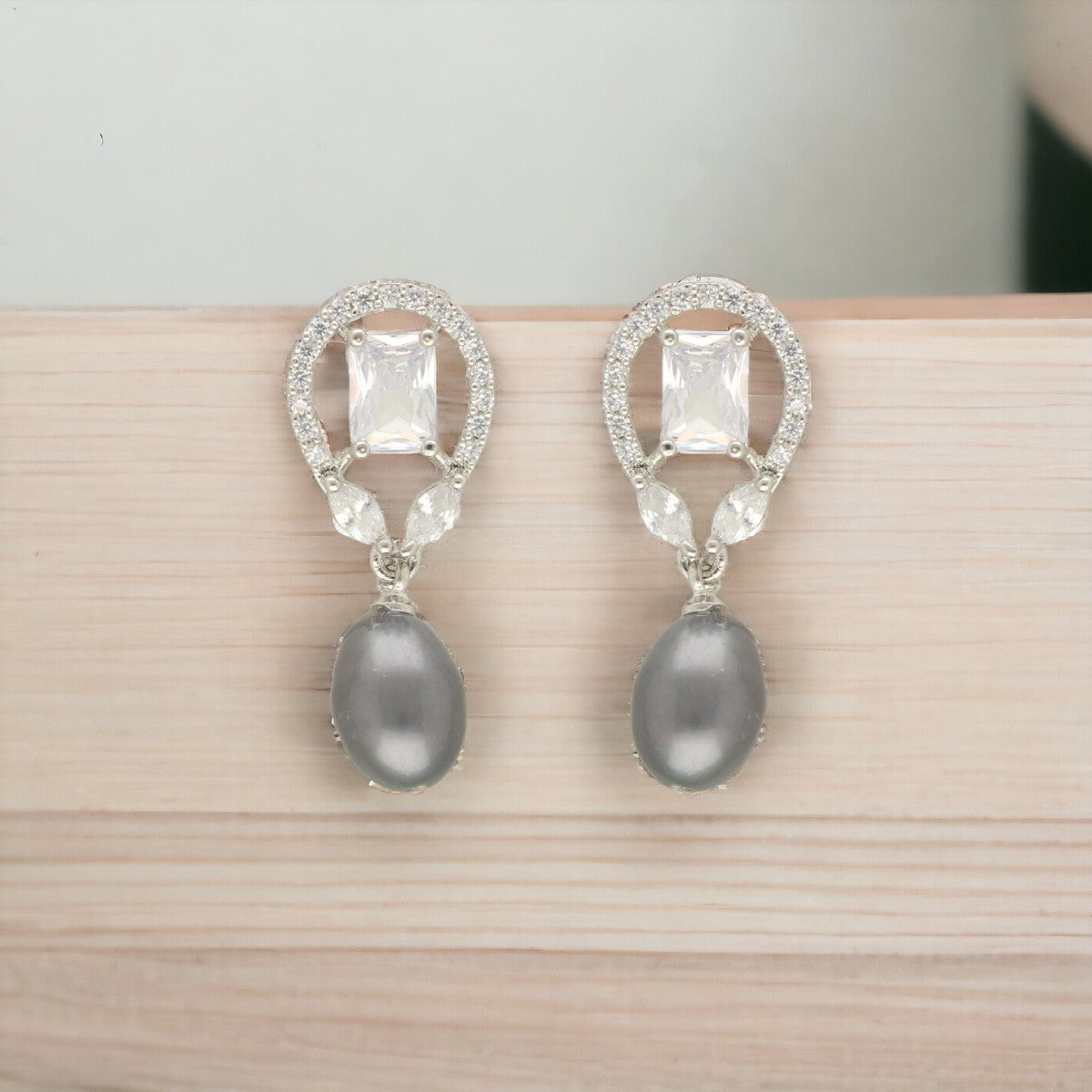 J Pearls Timeless Grey Pearl Hamper - Distacart