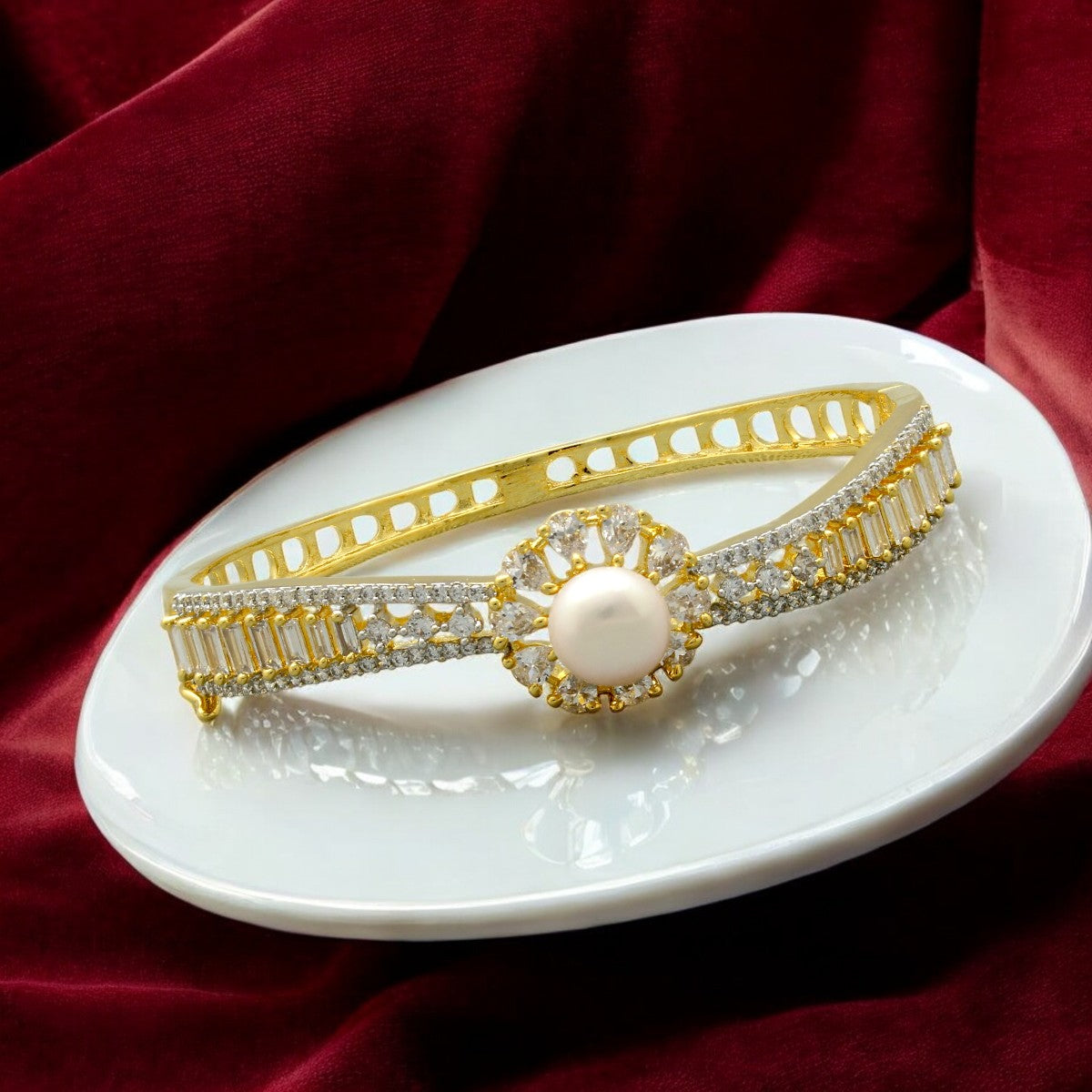 J Pearls Luxe Reign Pearl Bracelet - Distacart
