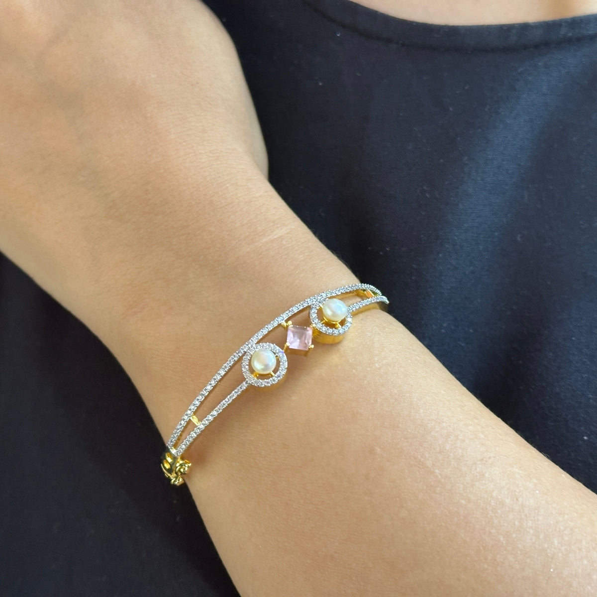 J Pearls Empress's Bloom Pearl Bracelet - Distacart