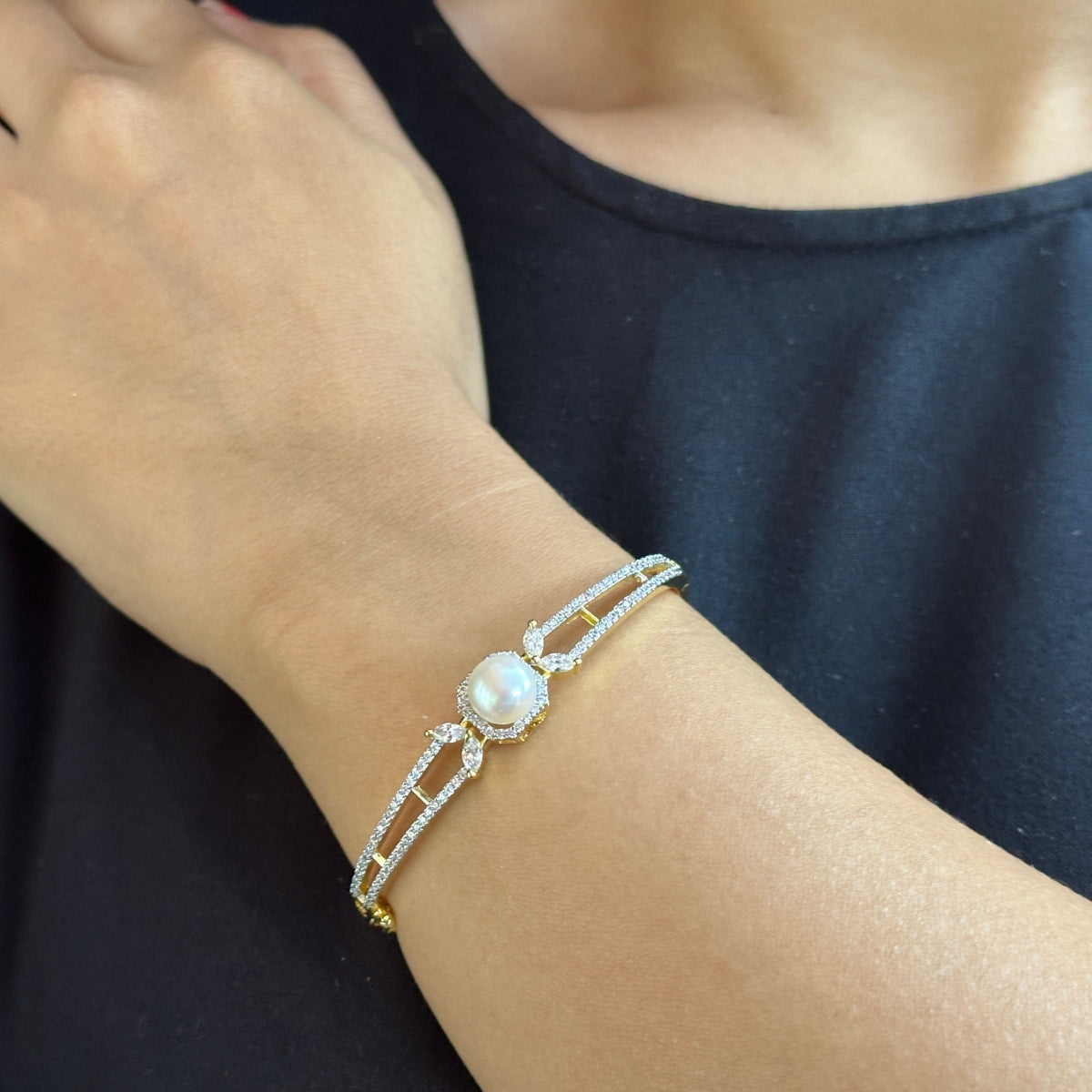 J Pearls Phoenix Pearl Bracelet - Distacart