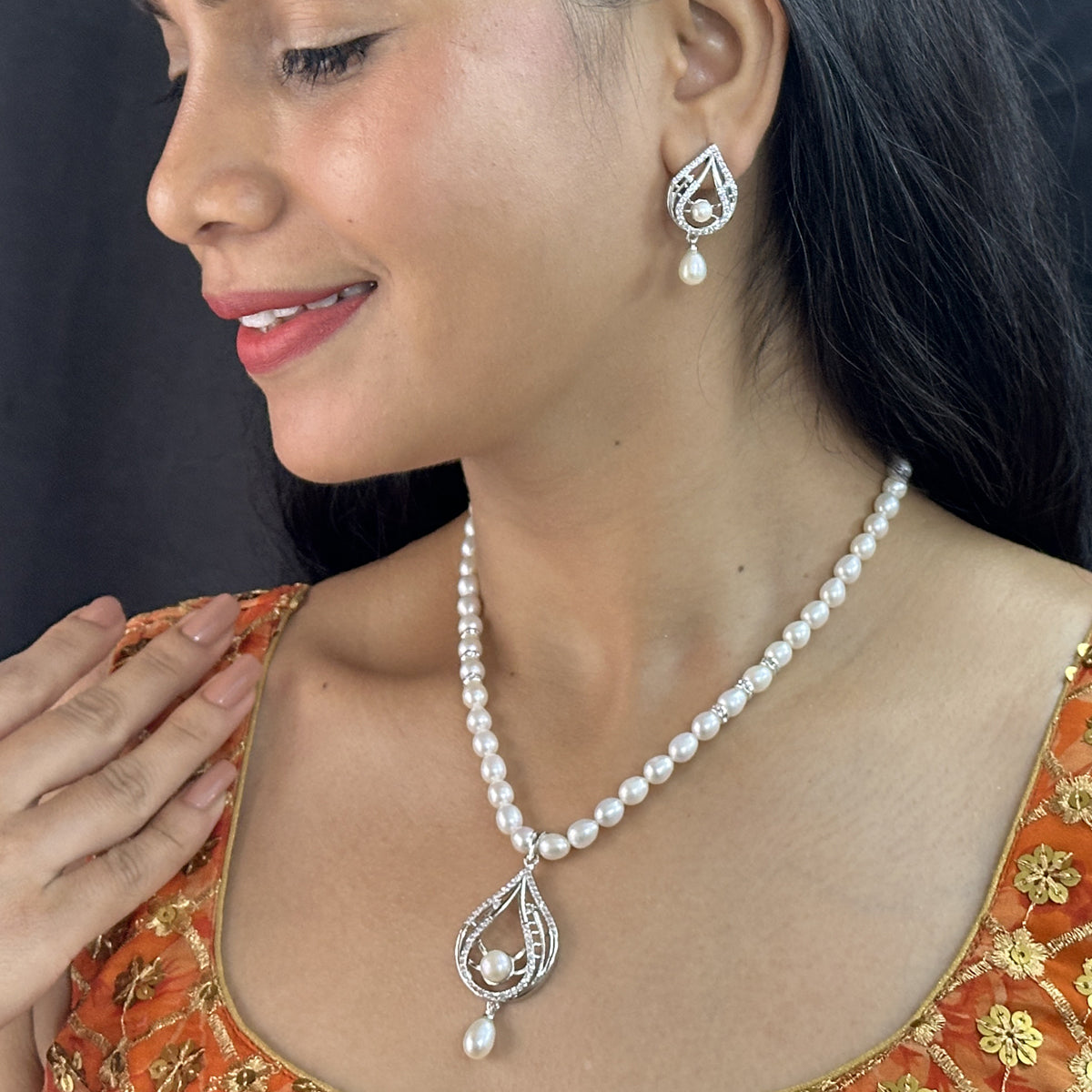 J Pearls Winsome Pearl Necklace Set - Distacart