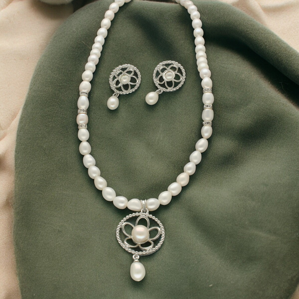 J Pearls Grandiose Pearl Necklace Set - Distacart