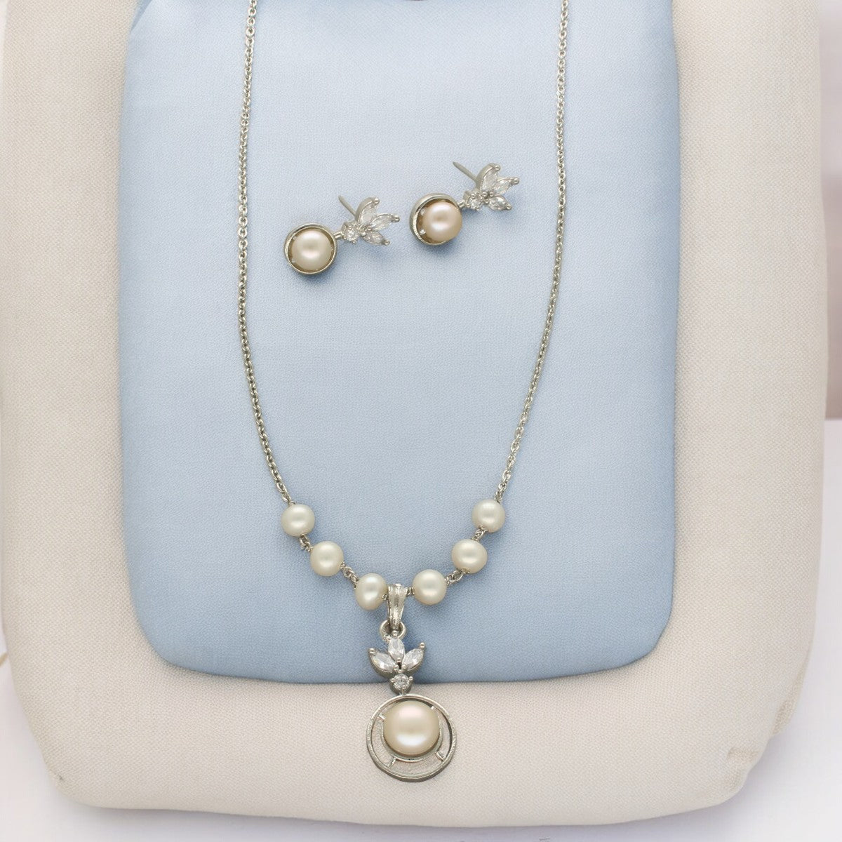 J Pearls Enchanting Pearl Chain Set - Distacart