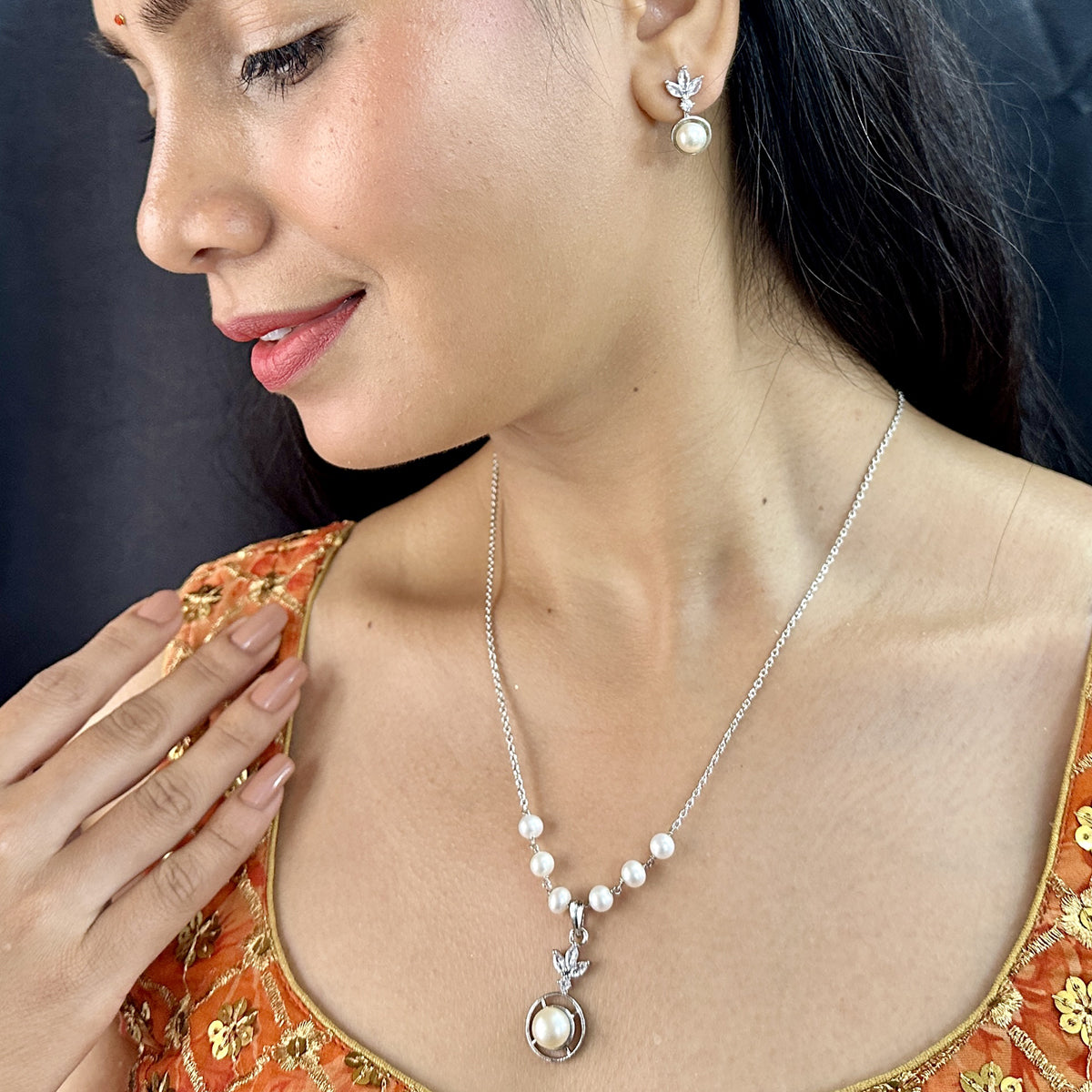 J Pearls Enchanting Pearl Chain Set - Distacart