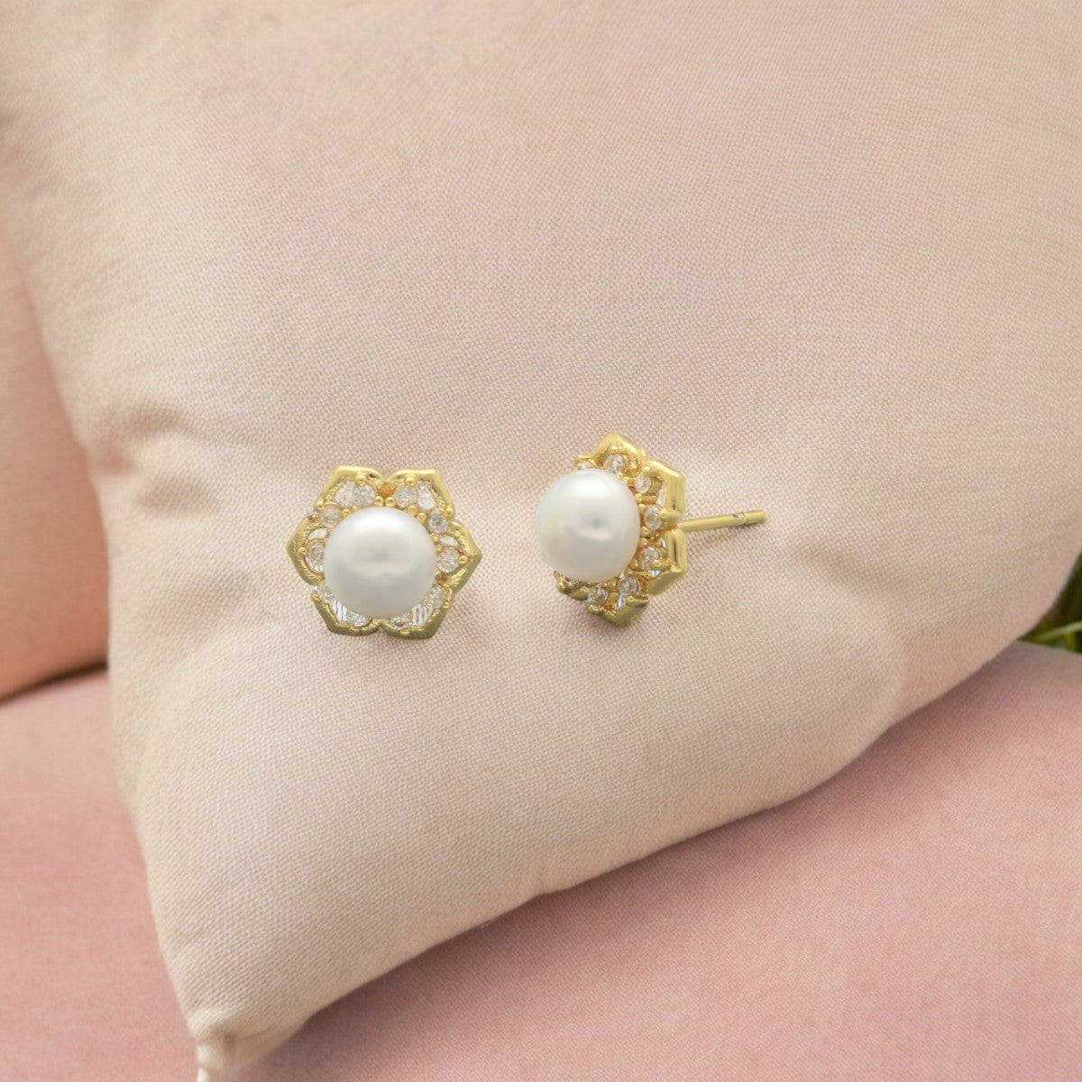 J Pearls Floral Pearl Earrings - Distacart