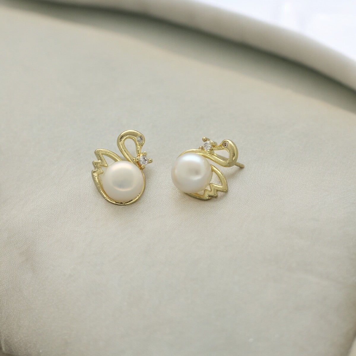 J Pearls Pearl Duck Earrings - Distacart