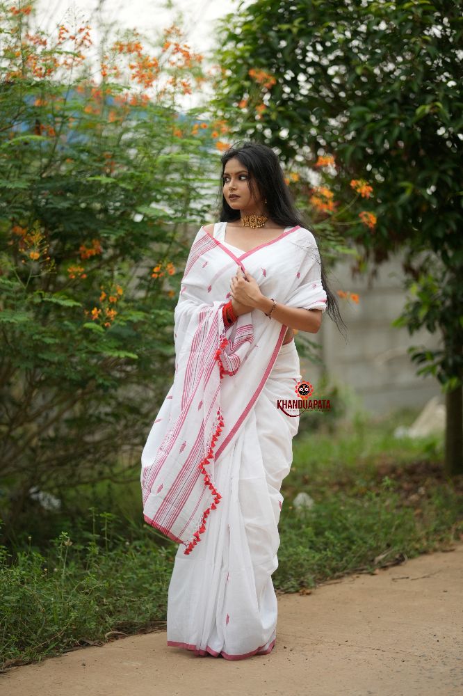 khanduapata White & Red Leaf Pattern Cotton Saree For Women