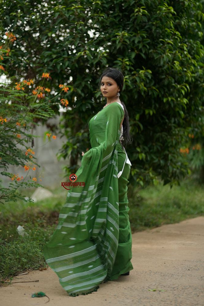 khanduapata Green & White Leaf Pattern Cotton Saree For Women