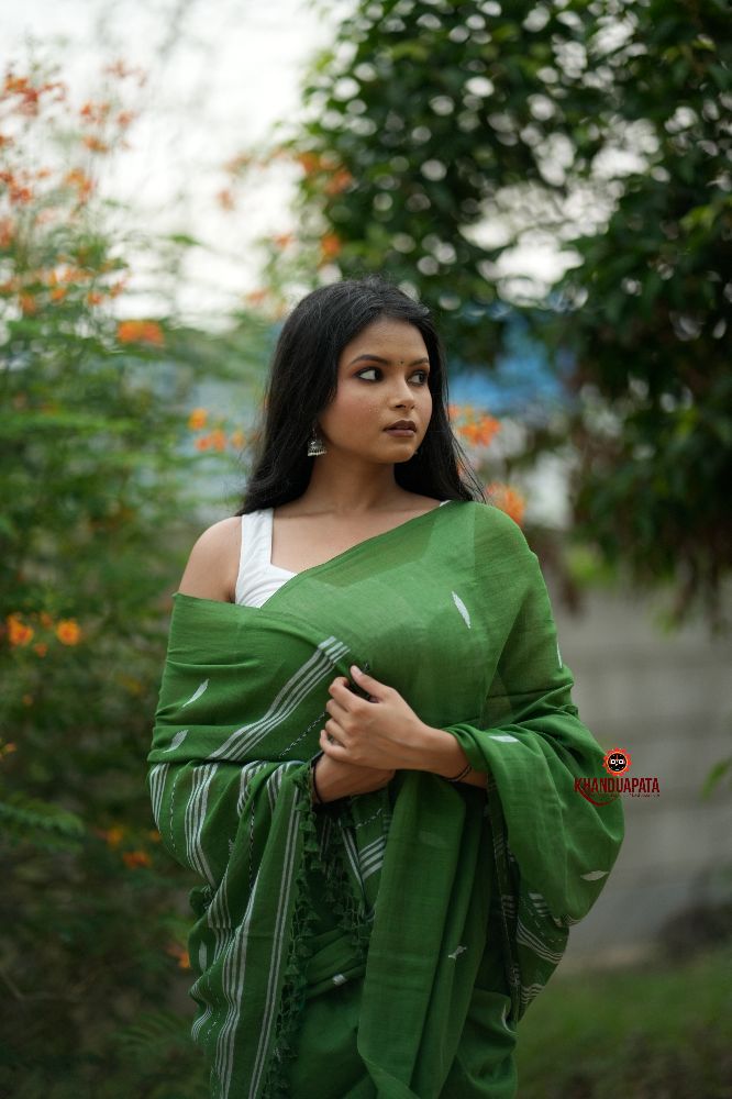khanduapata Green & White Leaf Pattern Cotton Saree For Women