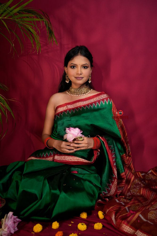 khanduapata Red & Green Colour Dot Design Silk Saree For Women