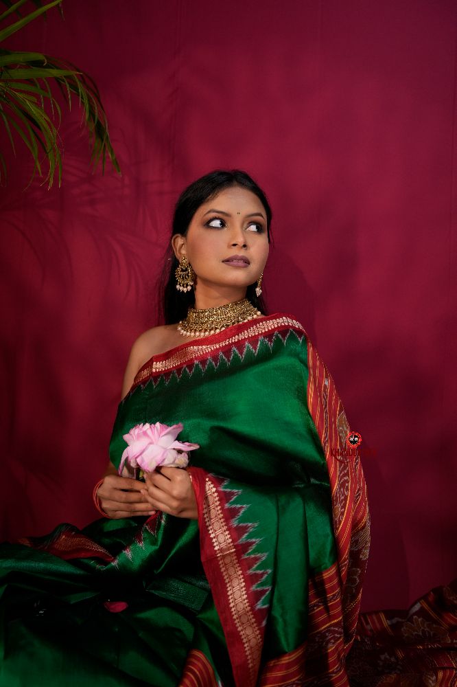 khanduapata Red & Green Colour Dot Design Silk Saree For Women