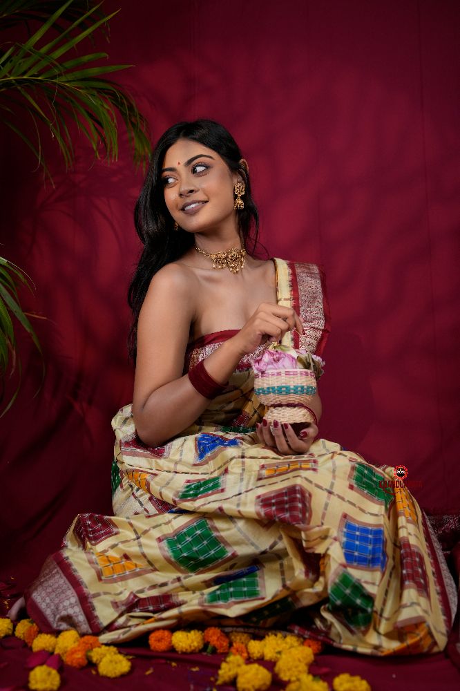 khanduapata Multicolored Geometric & Abstract Design Silk Saree For Women