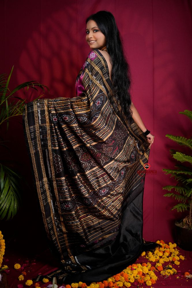khanduapata Magenta Colour Double Border Dot Design Silk Saree For Women