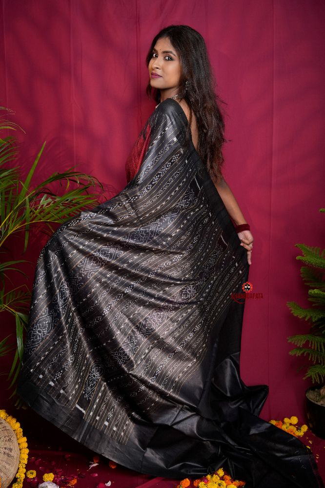 khanduapata Black & Red Colour Plain Tussar Silk Saree For Women