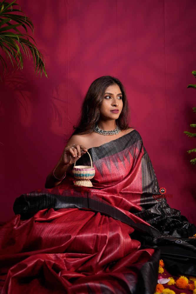 khanduapata Black & Red Colour Plain Tussar Silk Saree For Women