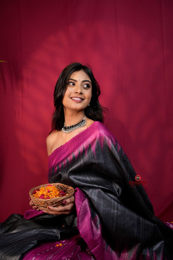 khanduapata Black & Pink Colour Plain Tussar Silk Saree For Women