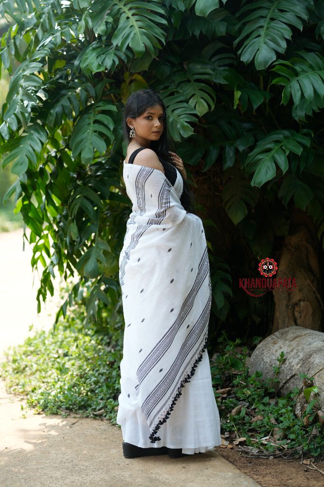 khanduapata White & Black Leaf Pattern Cotton Saree For Women