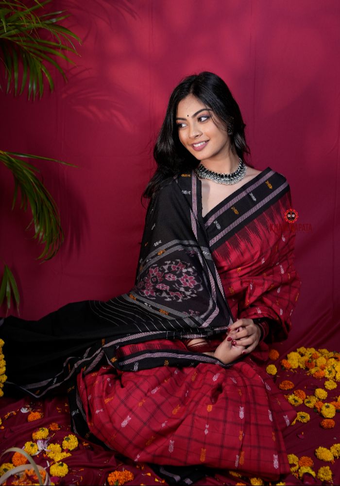 khanduapata Red & Black Colour Fish Design Cotton Saree For Women