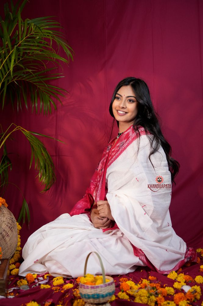 khanduapata White & Red Double Border Design Cotton Saree For Women