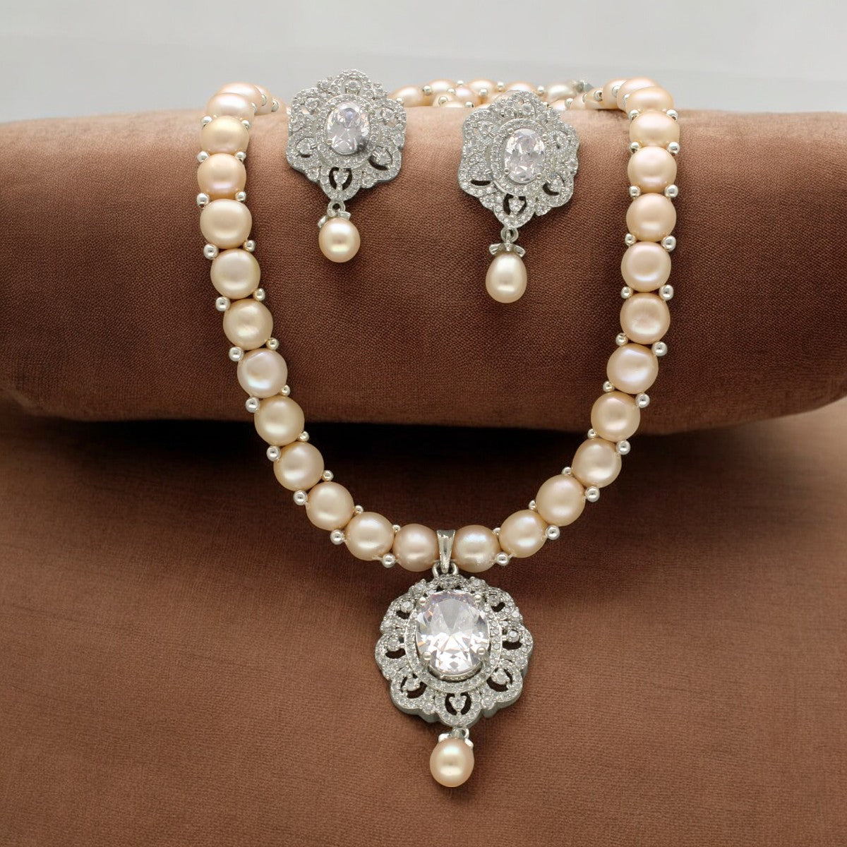 J Pearls Luxe Luminescence Pearl Necklace Set - Distacart