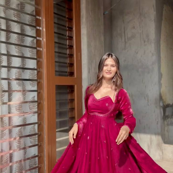 Evanik Ranipink Fendy Silk With thread Sequence Work Anarkali Suit