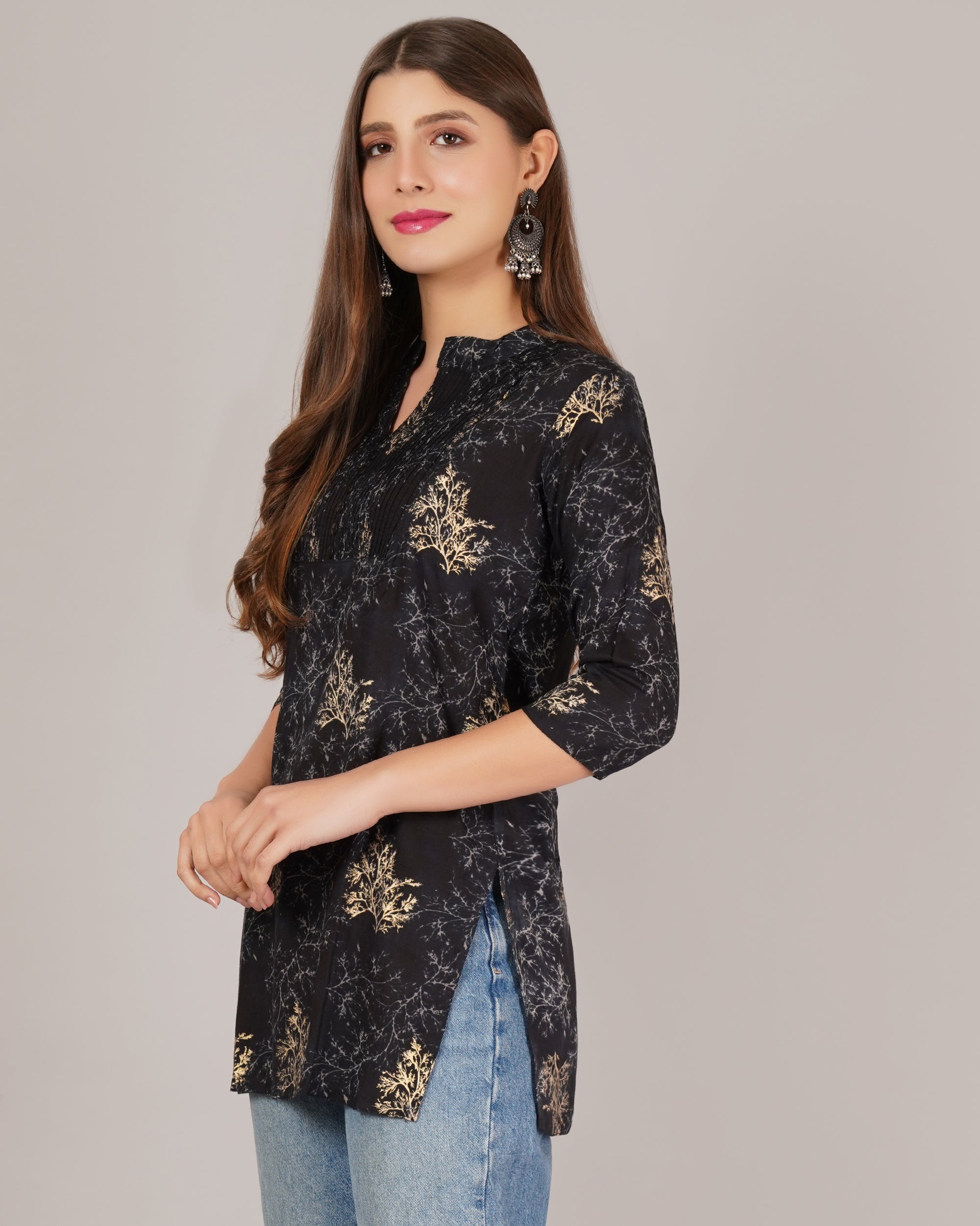 Jaitra Apparels Women Printed Rayon Straight Kurta (Black)