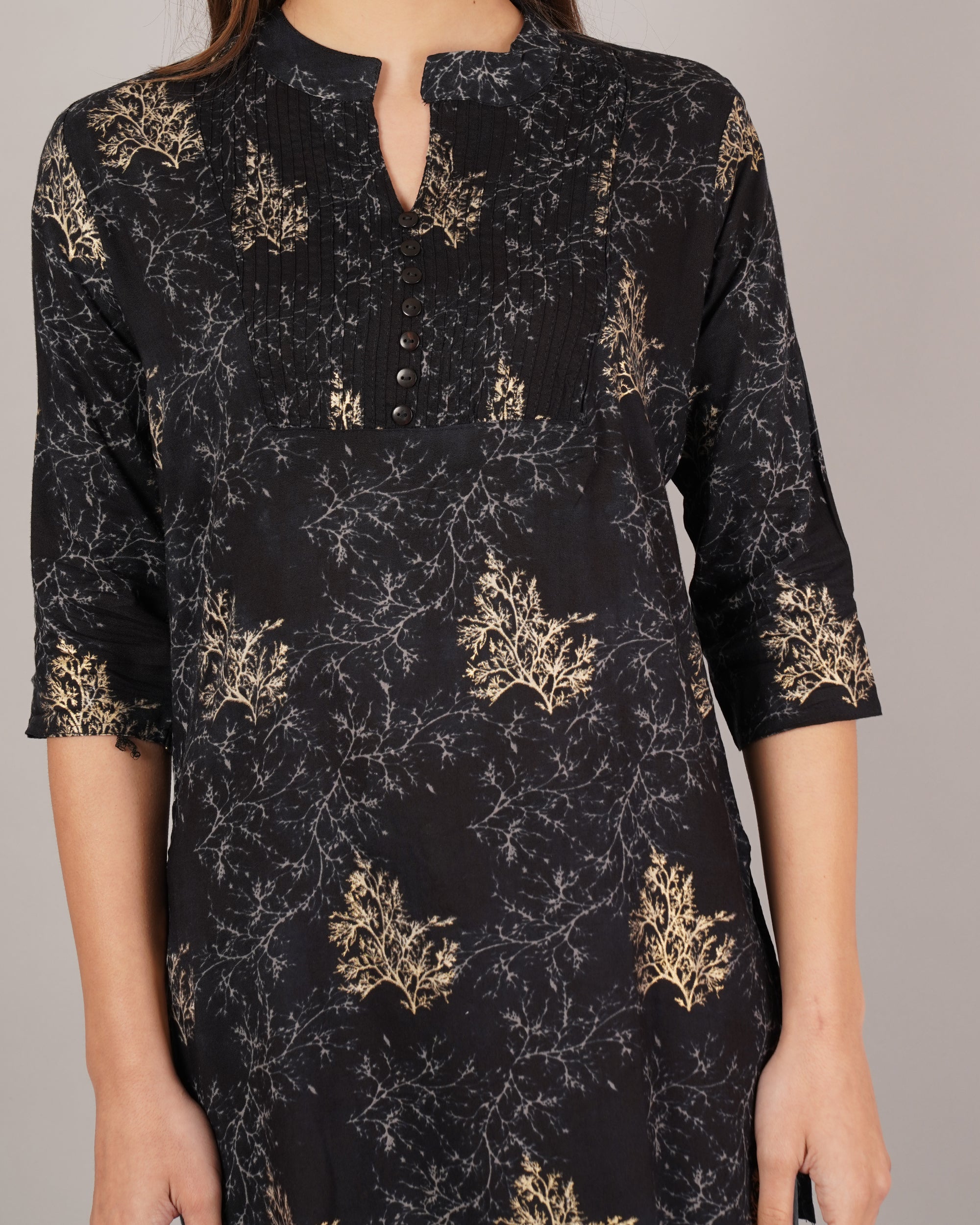 Jaitra Apparels Women Printed Rayon Straight Kurta (Black)