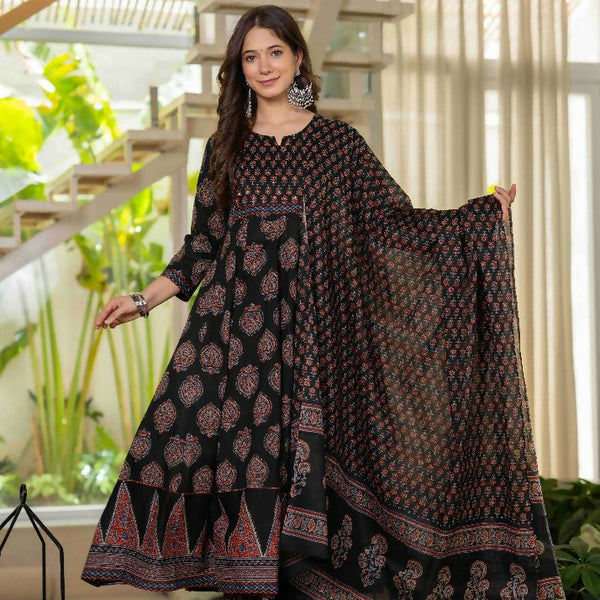 Jaimini Women Cotton Printed Round Neck 3/4 Sleeves Calf Length Flared Kurta Pant And Dupatta Set - Dista