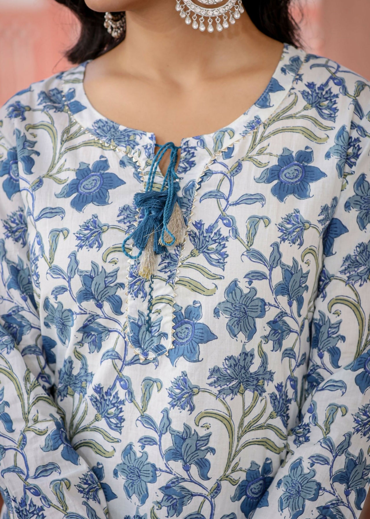 Kaajh Women's White Blue Floral Print Kurta Pant Set - Distacart
