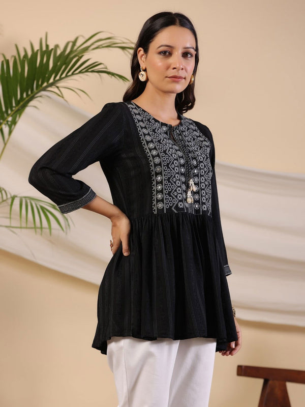 Juniper Women's Black Geometric Printed Rayon Tunic With Thread Work