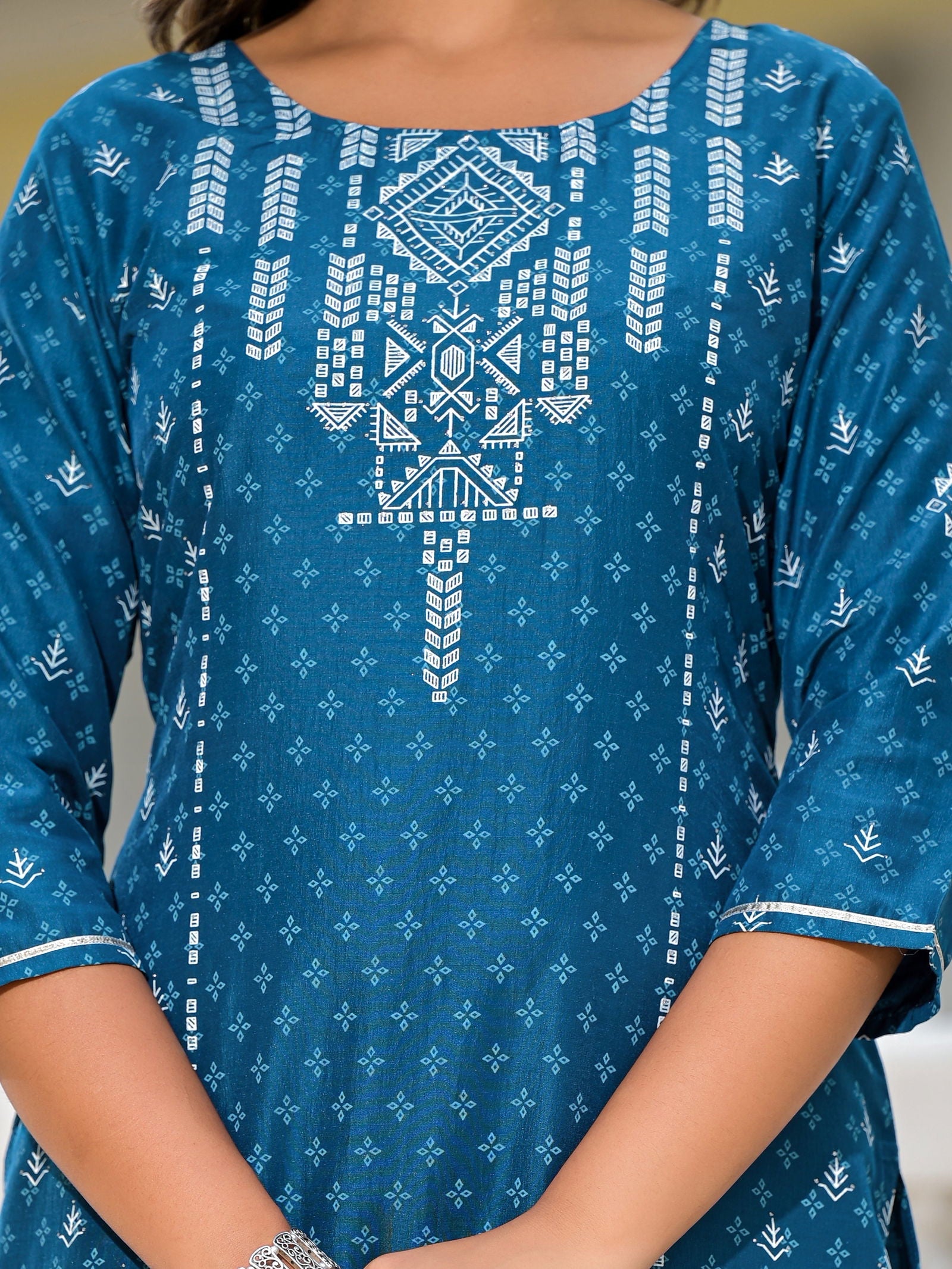 Juniper Women's Blue Viscose Rayon Printed Kurta Set
