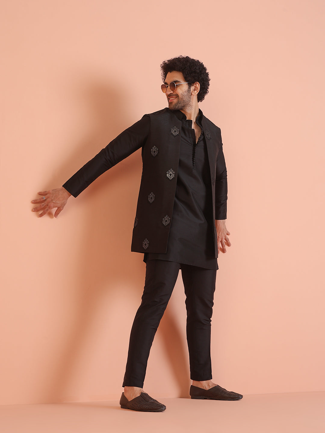 Kisah Men's Black Kurta Jacket Trouser Set - Distacart