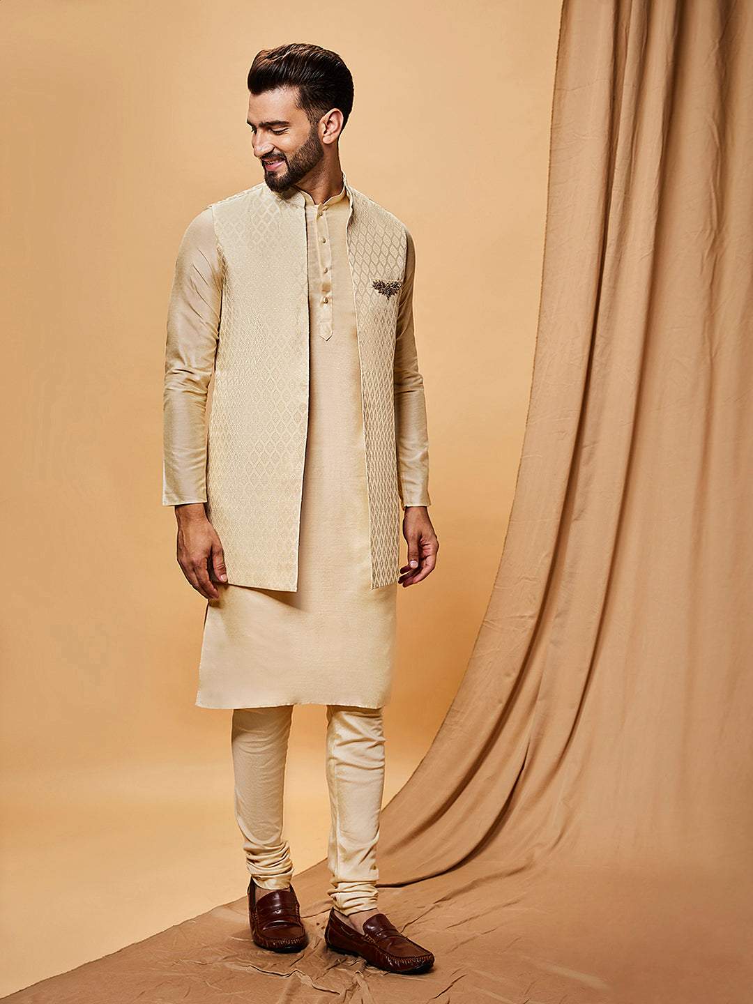 Kisah Men Off-White Kurta Jacket Churidar Set - Distacart