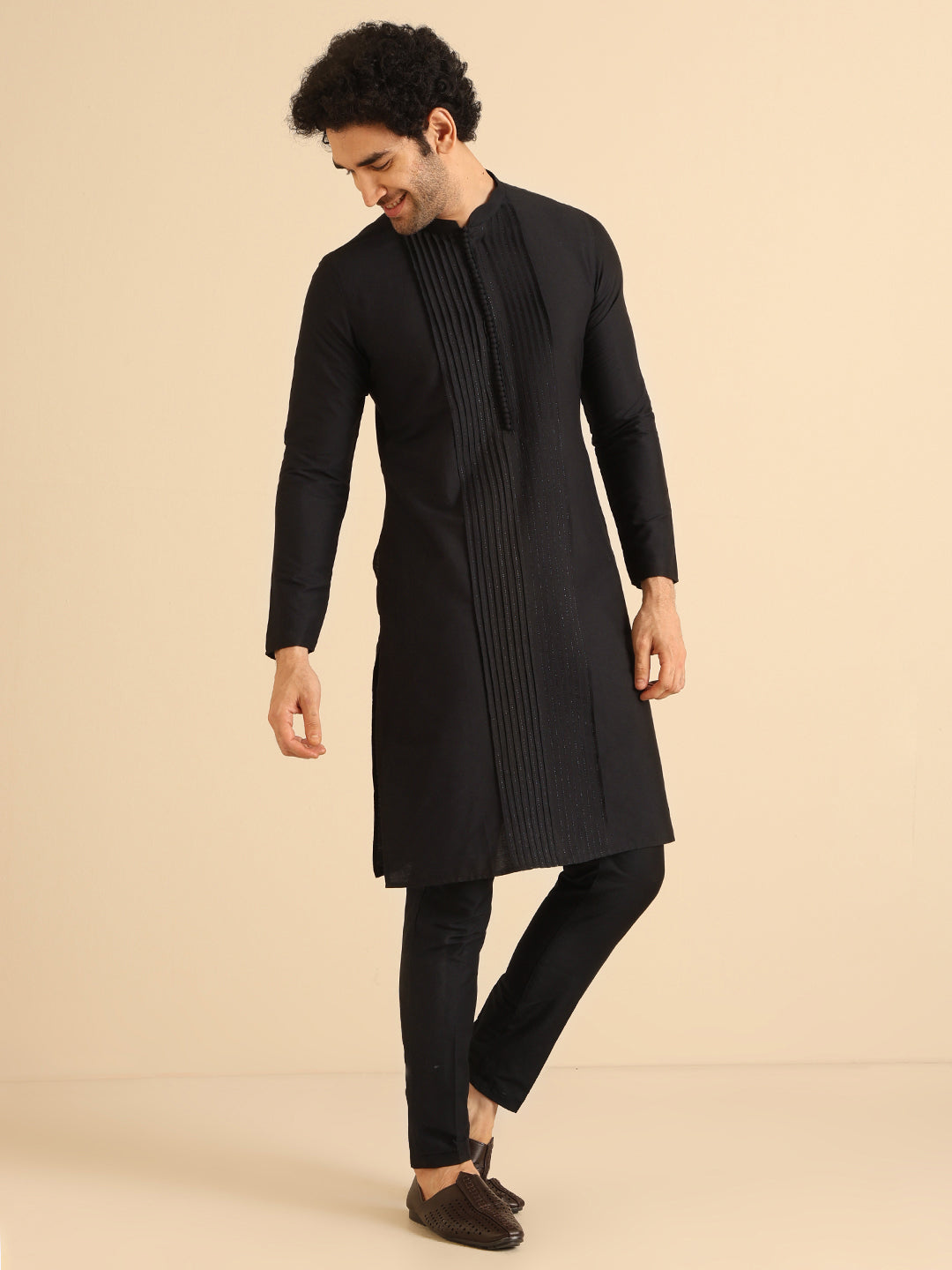 Kisah Men Black Solid Pleated Kurta - Distacart