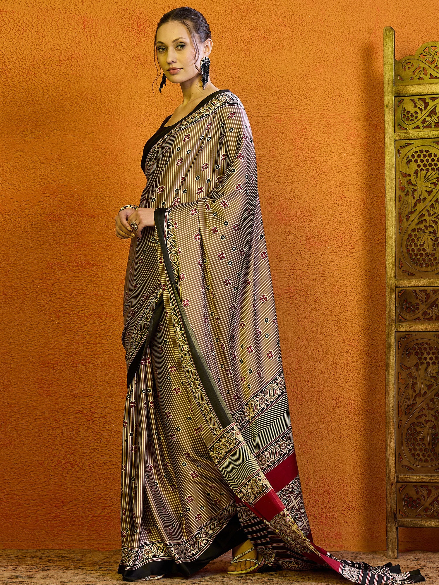 NOZ2TOZ Women's Satin Magenta Printed Designer Saree With Blouse Piece - Distacart