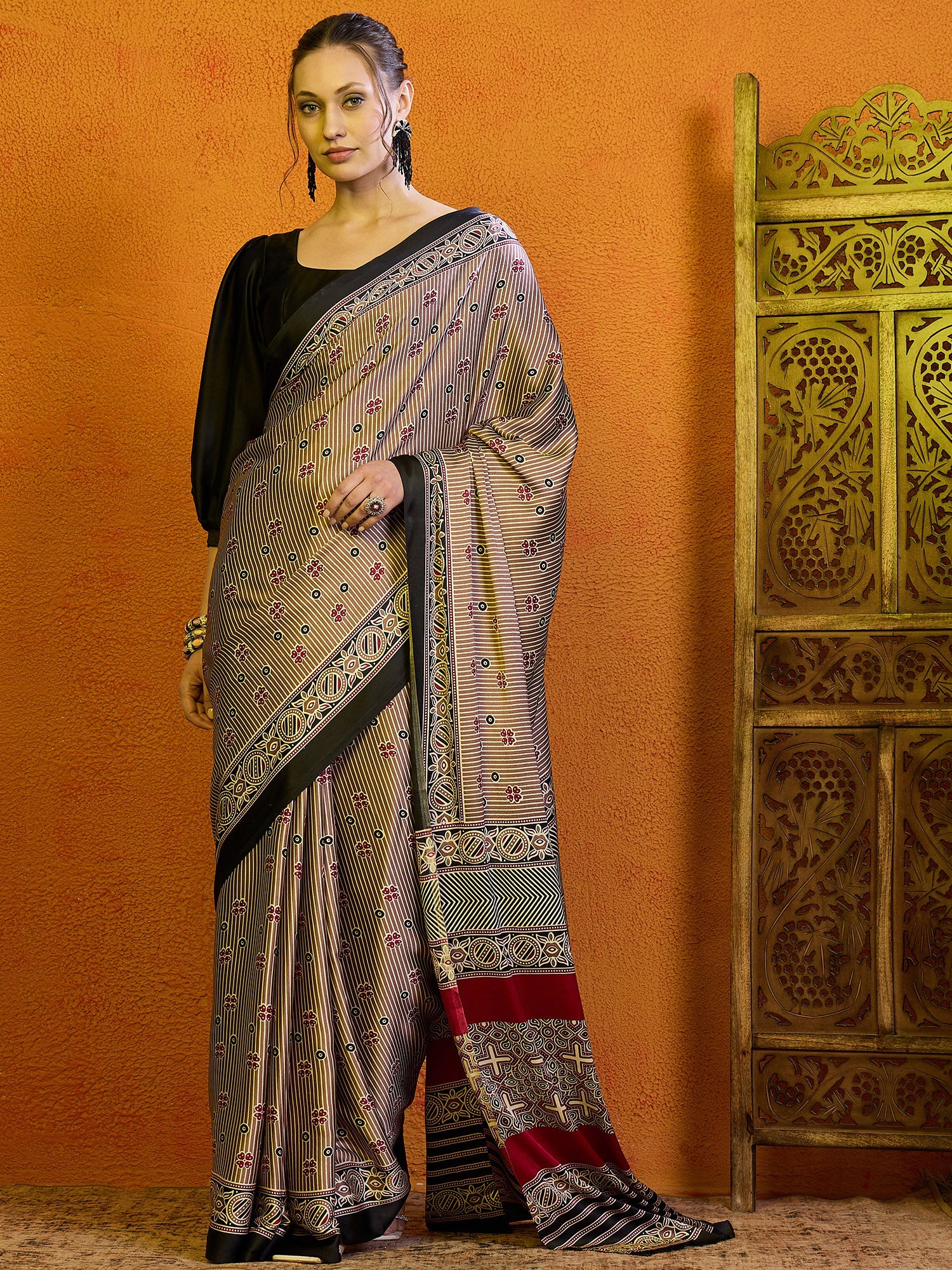 NOZ2TOZ Women's Satin Magenta Printed Designer Saree With Blouse Piece - Distacart