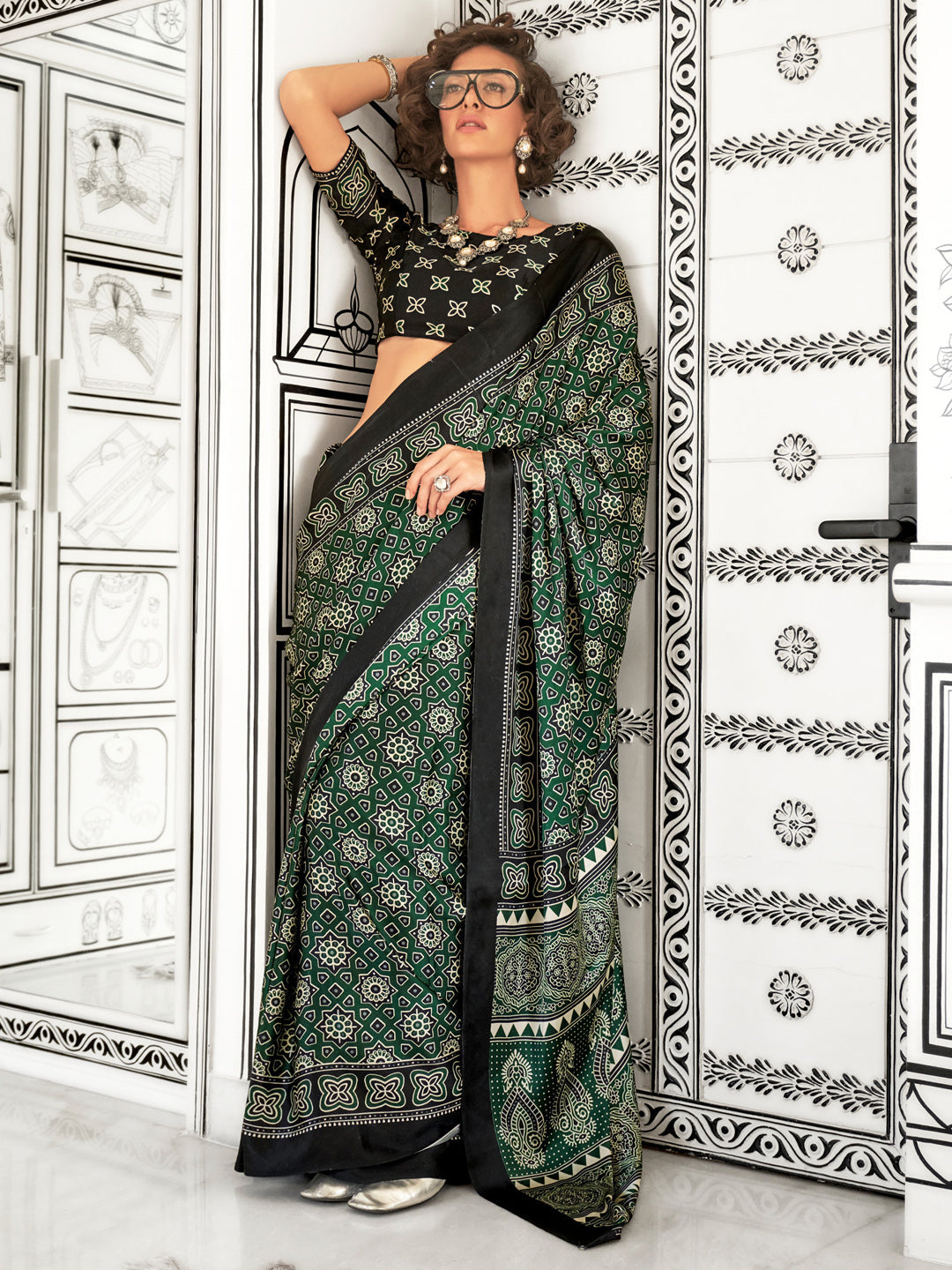 NOZ2TOZ Women's Crepe Green Printed Designer Saree With Blouse Piece - Distacart