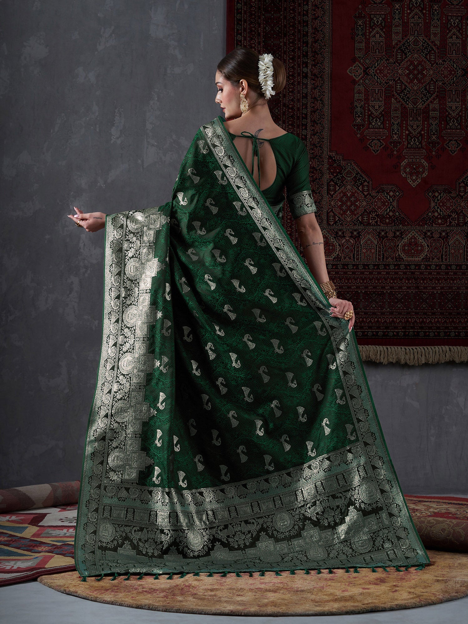 NOZ2TOZ Women's Satin Silk Green Woven Design Designer Saree With Blouse Piece - Distacart