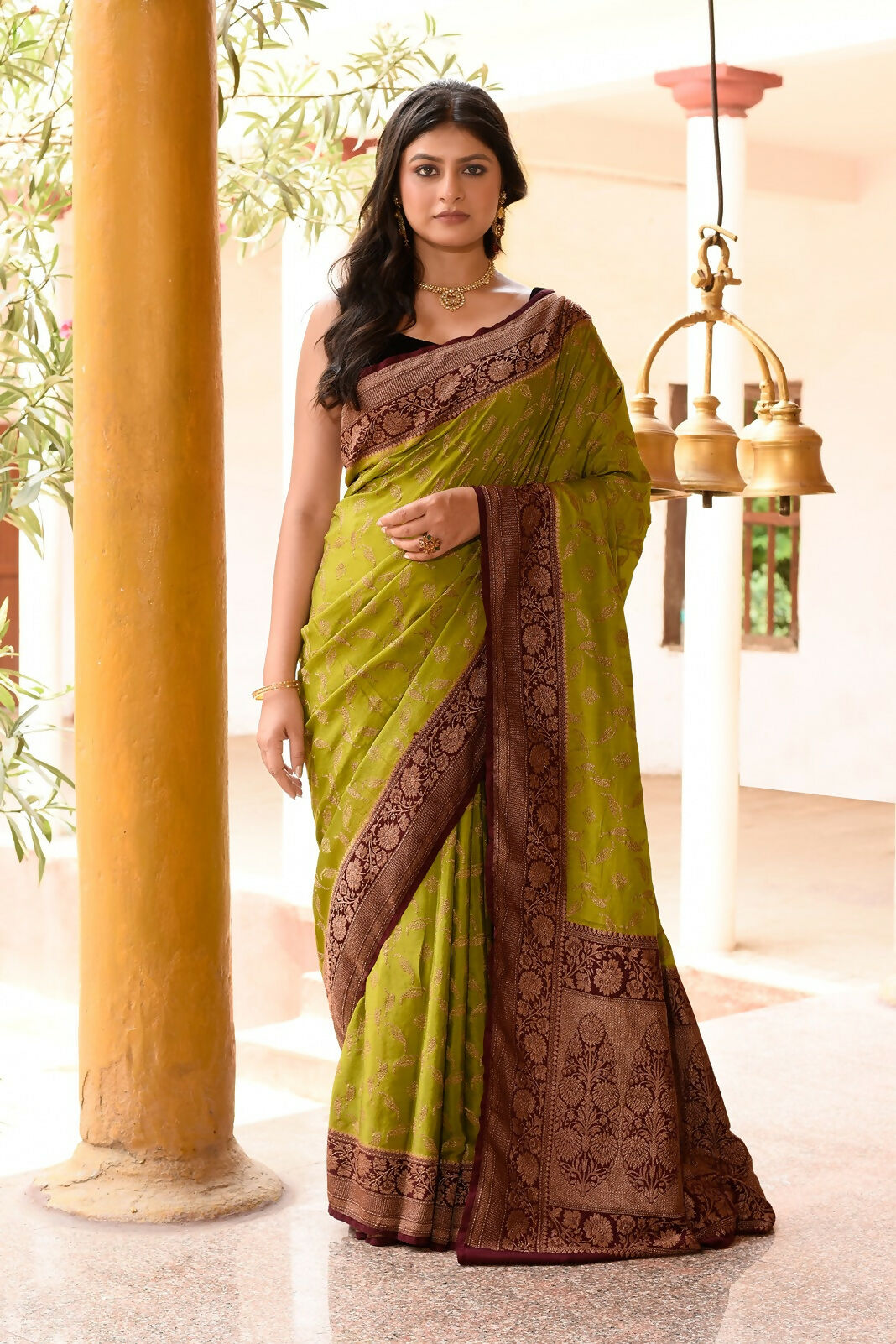Joban Fashion Grass Green Crepe Chiffon Pure Handloom Banarasi Silk Saree - Dista