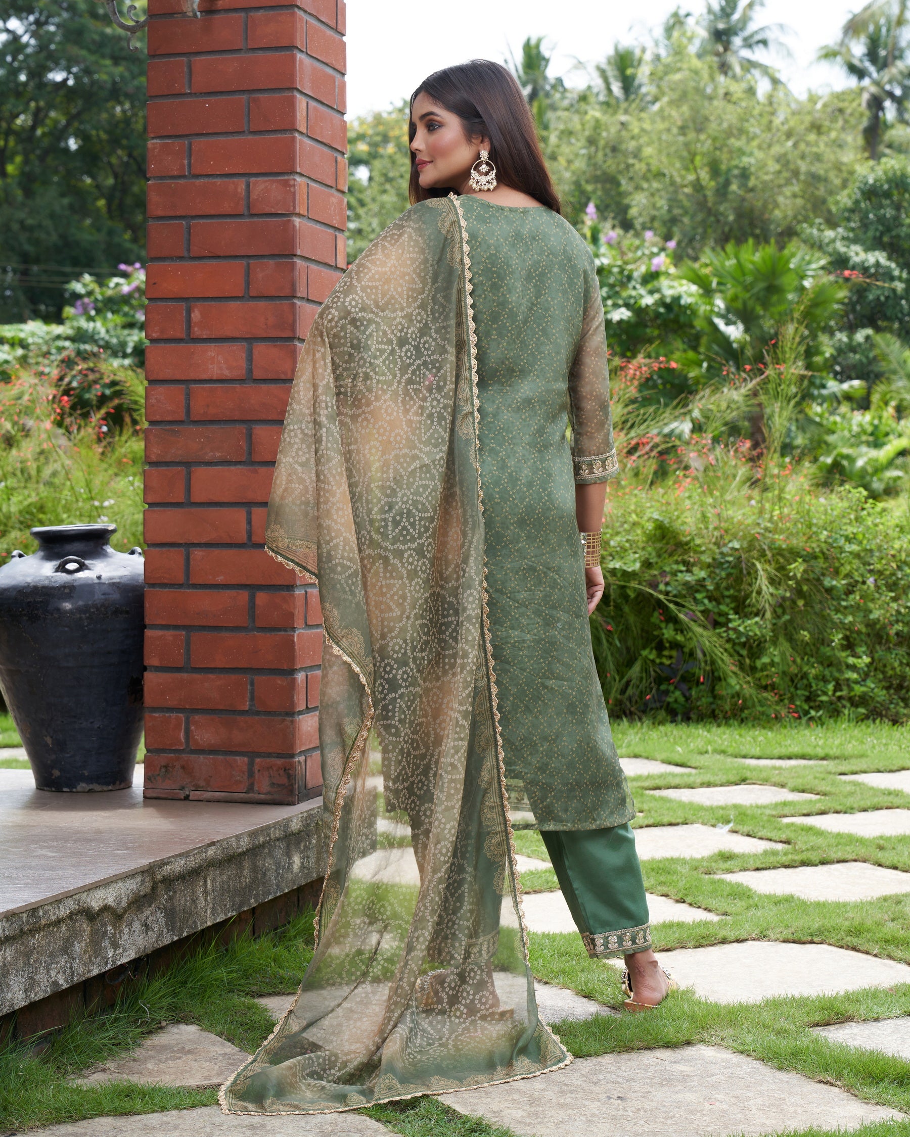 Indo Era Green Embroidered Straight Kurta Trousers With Dupatta Set - Distacart