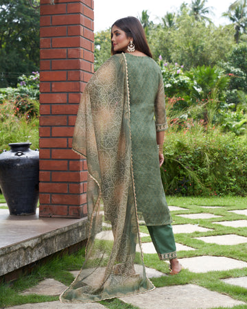 Indo Era Green Embroidered Straight Kurta Trousers With Dupatta Set - Distacart