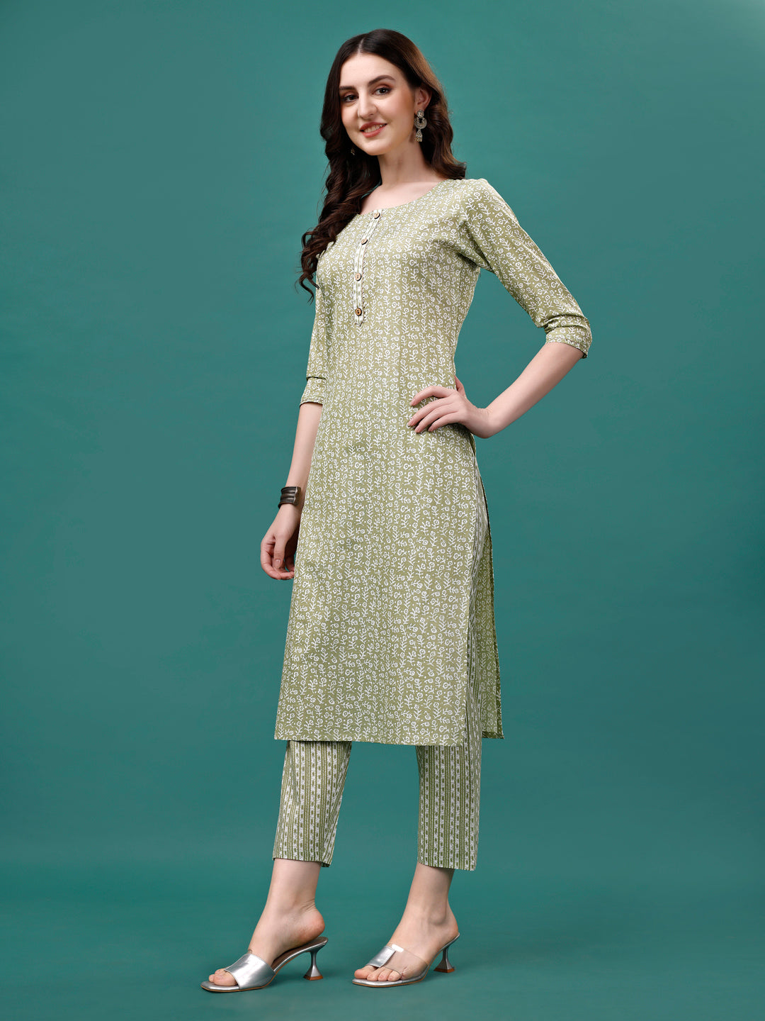 Floral Printed Casual Wear Kurta With Pant & Dupatta, Multicolor - Hiral Fashion - Dista