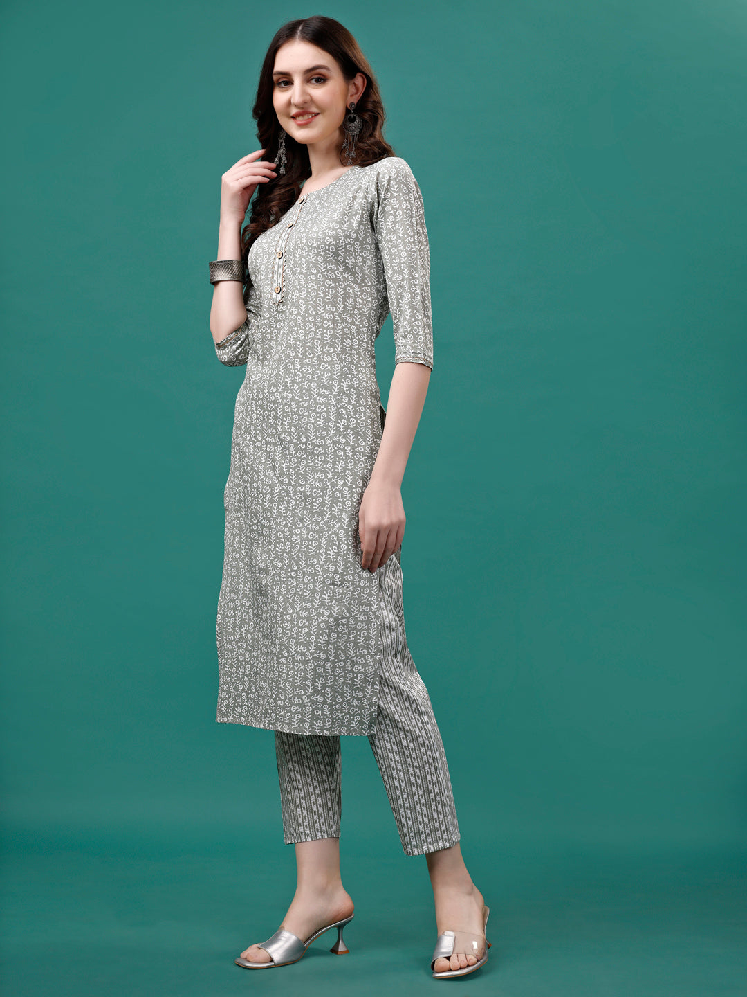 Floral Printed Casual Wear Kurta With Pant & Dupatta, Multicolor - Hiral Fashion - Dista