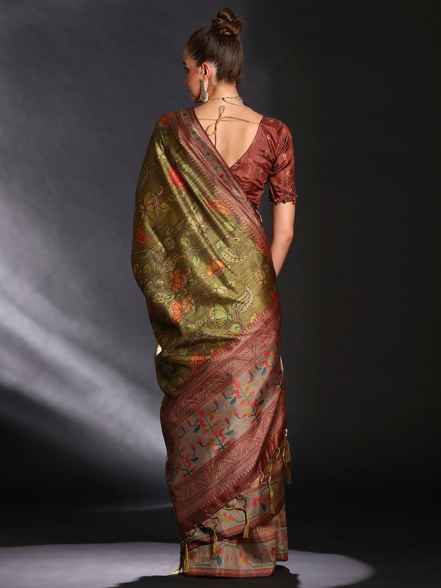 NOZ2TOZ Women's Cotton Blend Olive Printed Designer Saree With Blouse Piece - Distacart