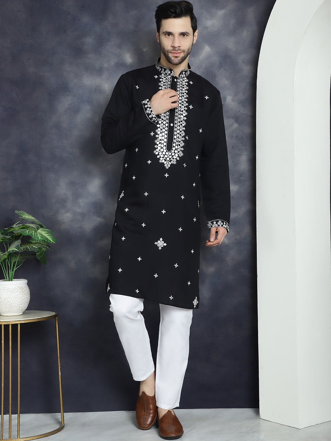 Jompers Men's Embroidered Kurta - Black - Distacart